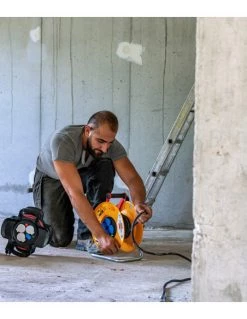 Brennenstuhl Brennenstuhl Enrouleur électrique Compact X-GUM 3 Prises 10m H07RN-F 3G1,5 | 1169761100 - Brennensthul | IFD Outillage -Chantier Atelier Soldes Boutique enrouleur electrique compact x gum 3 prises 10m h07rn f 3g15 1169761100 brennensthul 3